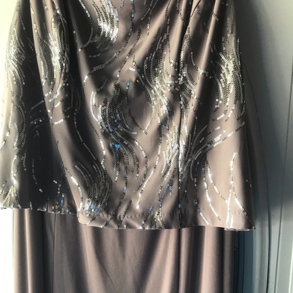 NWT -Stunning Evening Dress 👠🥂💄 - Picture 6 of 9